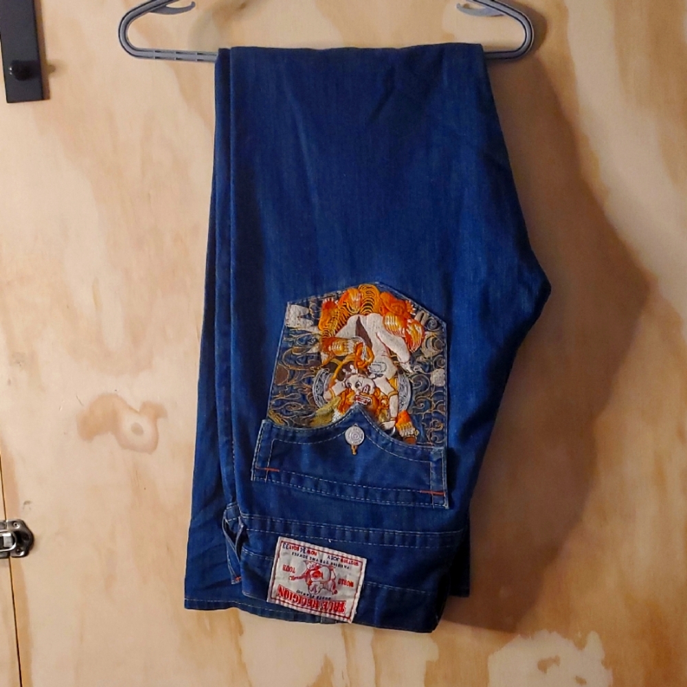 Men's Blue True Religion Jeans with Embroidered Design